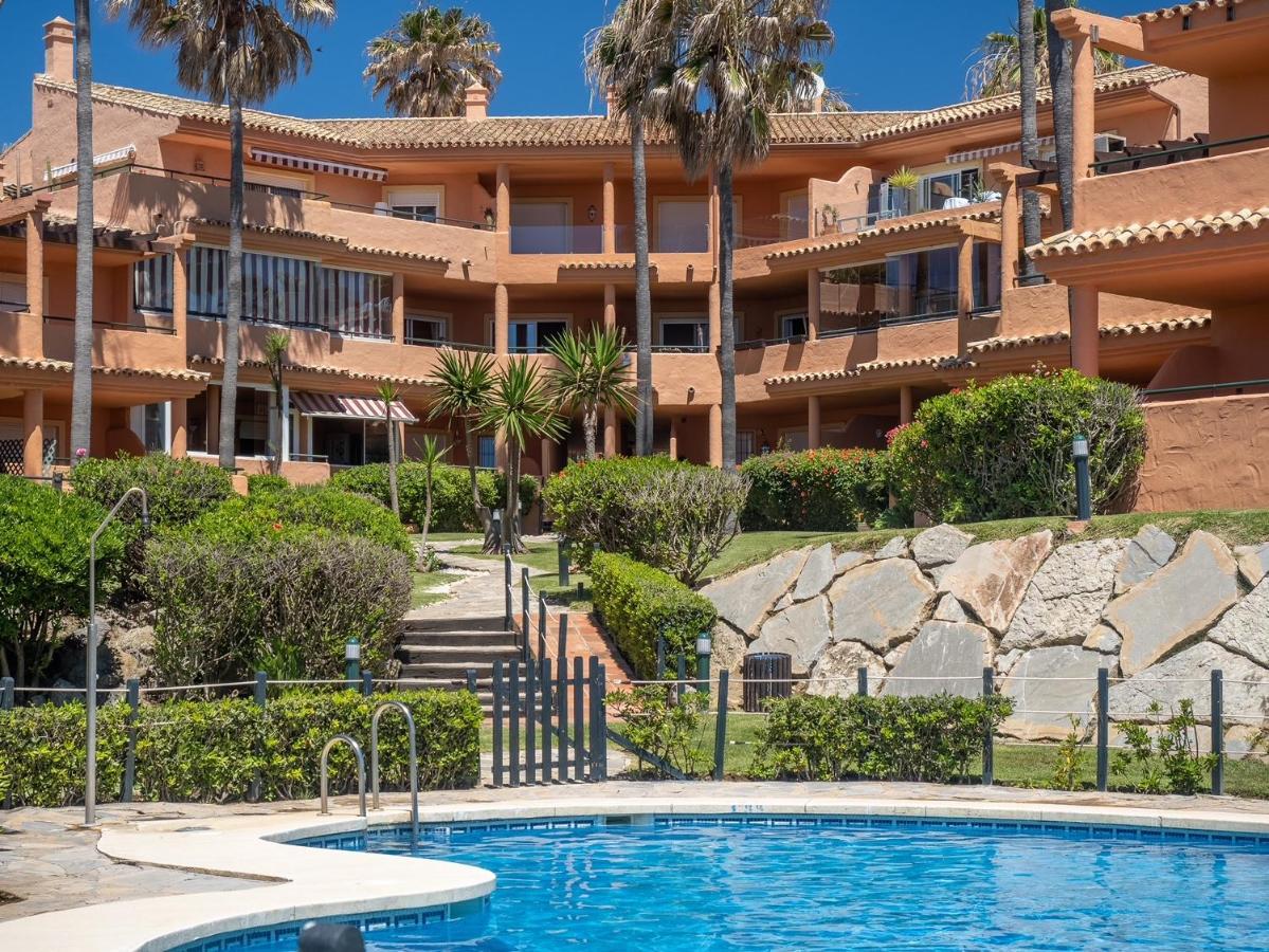 Fantastic Beachfront Apartment Estepona Exterior photo