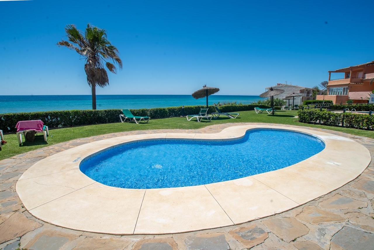 Fantastic Beachfront Apartment Estepona Exterior photo