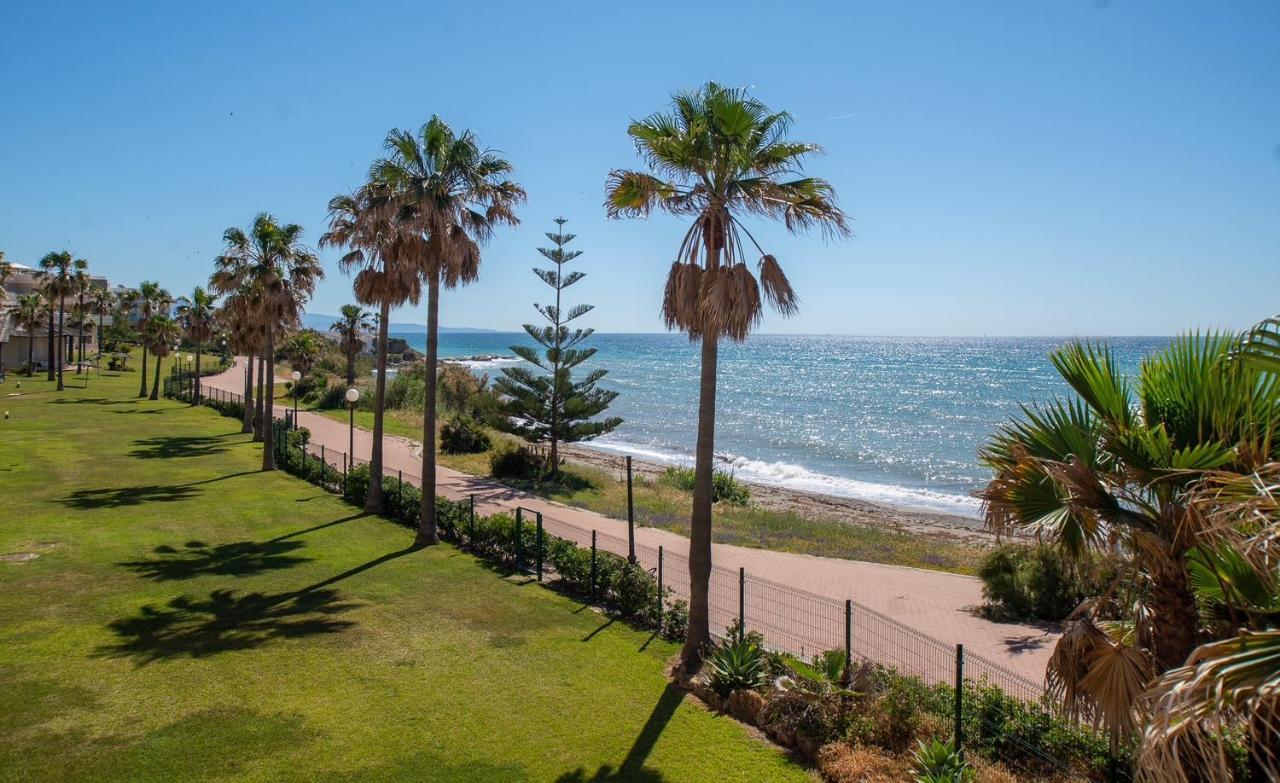 Fantastic Beachfront Apartment Estepona Exterior photo