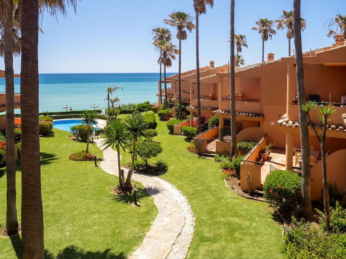 Fantastic Beachfront Apartment Estepona Exterior photo