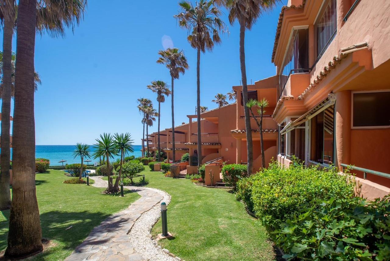 Fantastic Beachfront Apartment Estepona Exterior photo