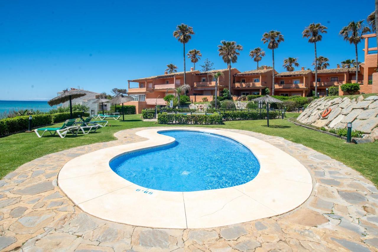 Fantastic Beachfront Apartment Estepona Exterior photo